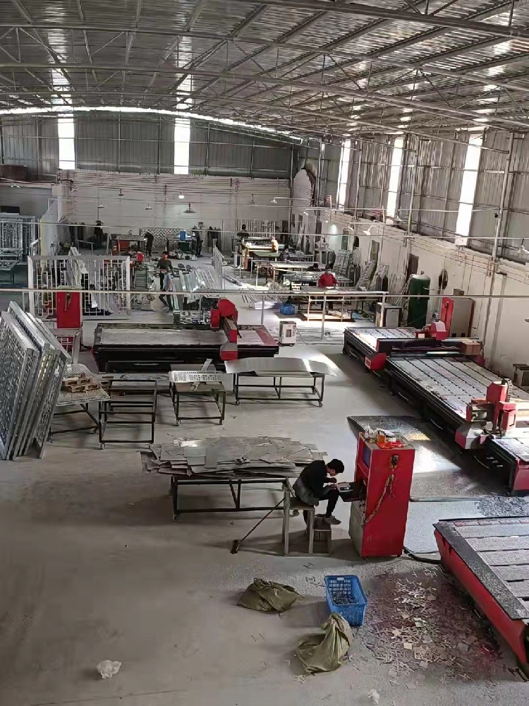 鋁窗花生產車間